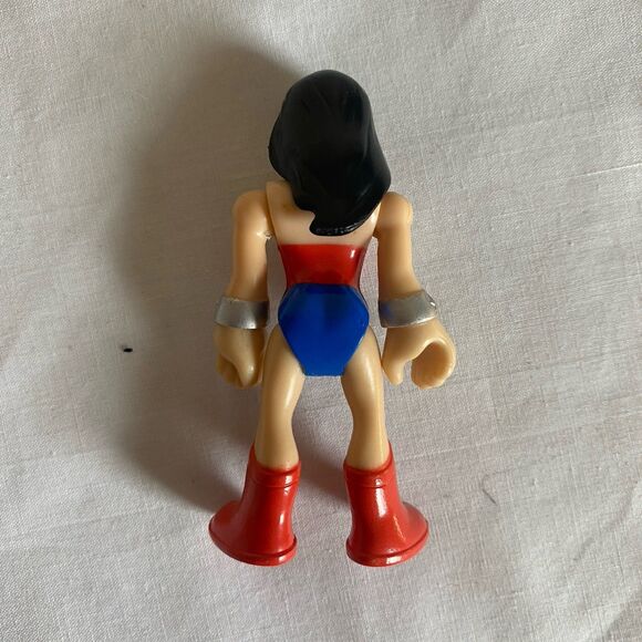 Justice League Action Figures Superman And Wonder Woman 3” Tall - Picture 6 of 7